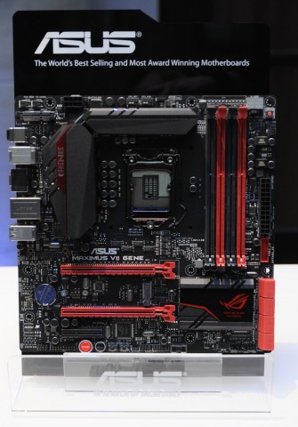 Neue ROG- und TUF-Mainboards von Asus für den Haswell-Refresh (Fotos: Nico Ernst)