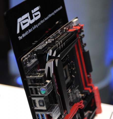 Die Boards der Serie Hero verfügen über eine Heatpipe in den Kühlkörpern (Fotos: Nico Ernst)