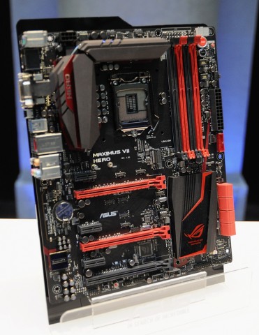 Neue ROG- und TUF-Mainboards von Asus für den Haswell-Refresh (Fotos: Nico Ernst)