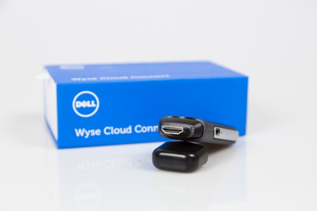 Der Stick wird einfach &uuml;ber den HDMI-Anschluss mit einem Fernseher, Monitor oder auch Beamer verbunden. (Bild: Tobias K&ouml;ltzsch/Golem.de)