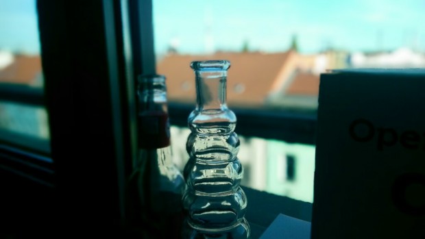 Hier wurde lediglich der Hintergrund noch unschärfer gemacht. Am unteren Fensterrand ist die Trennung zwischen den einzelnen Bildebenen nicht ganz sauber. (Bild: Tobias Költzsch/Golem.de)