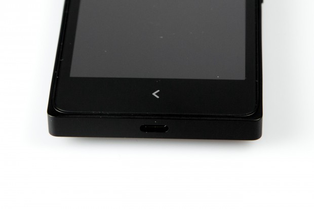 Statt der üblichen drei Tasten gibt es beim X nur eine. (Bild: Nina Sebayang/Golem.de)