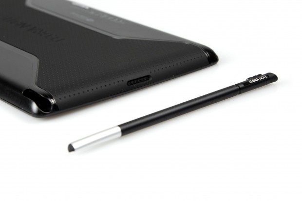 Der Stift lässt sich im Gehäuse verstauen... (Bild: Nina Sebayang/Golem.de)