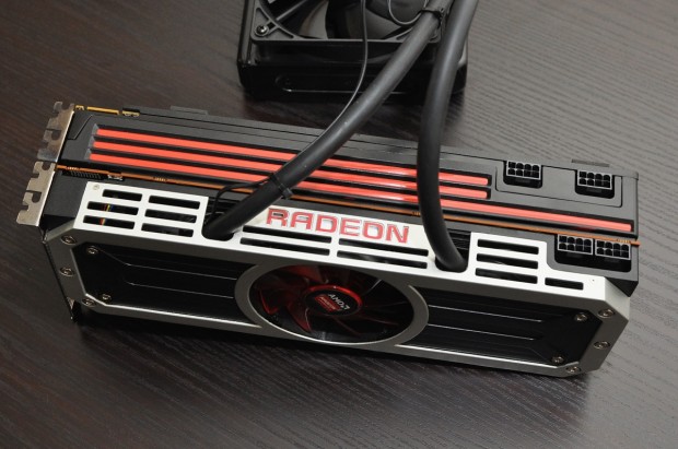 Mit 30,5 Zentimetern so lang wie eine Radeon HD 6990. (Foto: Nico Ernst)