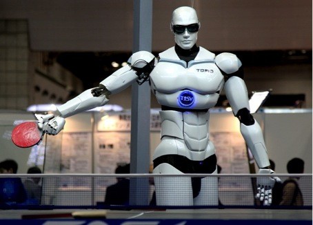 Nehmen Humanoiden wie TOPIO bald Arbeitsplätze weg? (Foto: Humanrobot , Lizenz: CC BY-SA 3.0)