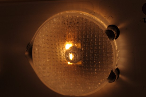 Sharp LED mit änderbarer Farbtemperatur (Bild: Andreas Sebayang/Golem.de)