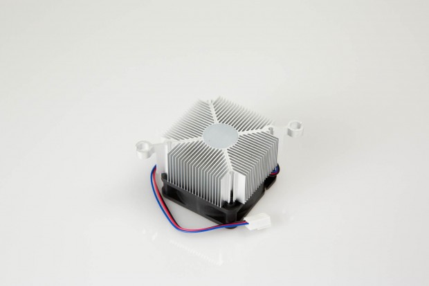 AMDs kleiner 50-mm-Kühler unterstützt keine PWM-Regelung. (Bild: Fabian Hamacher/Golem.de)