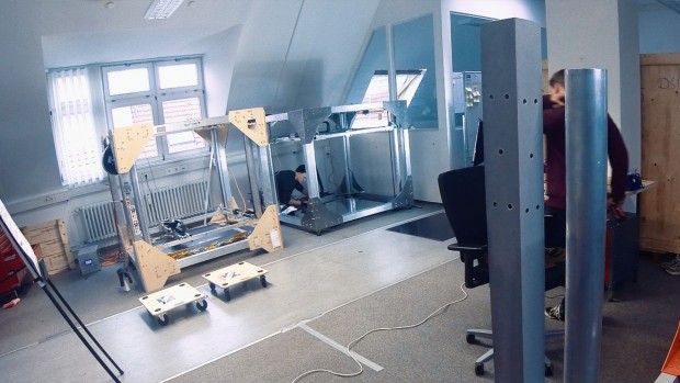 Deshalb ist der Big Rep One auch gr&ouml;&szlig;er als herk&ouml;mmliche 3D-Drucker. (Foto: Daniel Pook)