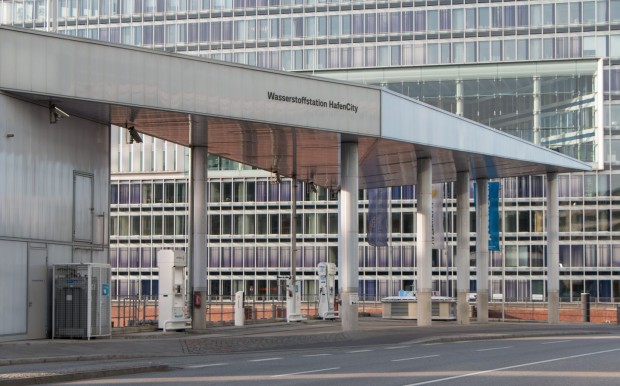 Eine der 15 öffentlich zugänglichen Wasserstofftankstellen in Deutschland befindet sich in der Hamburger Hafencity. (Bild: Werner Pluta/Golem.de)