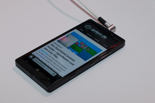 Die Darstellung, hier unter Blitzlicht, gefällt gut. (Foto: Andreas Sebayang/Golem.de)