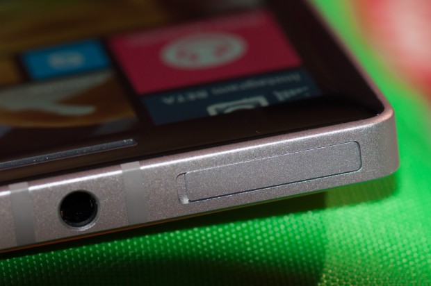 Die Verarbeitung des Lumia 930... (Foto: Andreas Sebayang/Golem.de)
