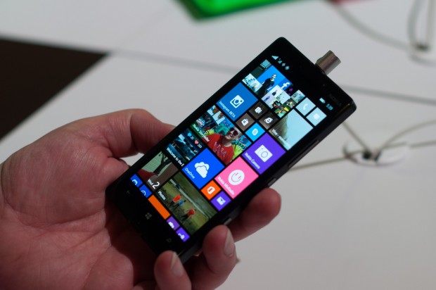 Mit Windows Phone 8.1 findet sich gleich Microsofts aktuelles Betriebssystem auf dem Smartphone.(Foto: Andreas Sebayang/Golem.de)