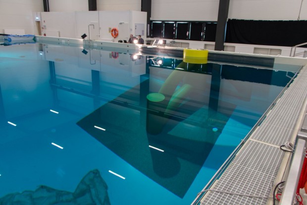 Darin sind verschiedene Einsatzorte simuliert - etwa die Basis einer Offshore-Windanlage,... (Foto: Werner Pluta/Golem.de)