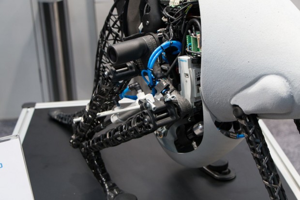 Der Roboter h&uuml;pft wie sein nat&uuml;rliches Vorbild. (Foto: Werner Pluta/Golem.de)