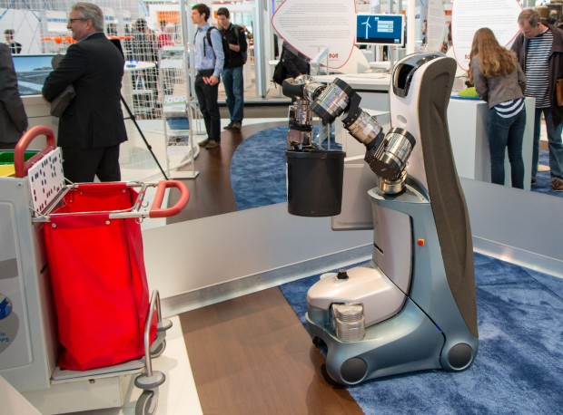 Die Fraunhofer-Forscher haben ihm beigebracht, einen Papierorb zu leeren. (Foto: Werner Pluta/Golem.de)