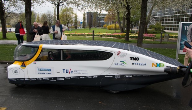 Das in den Niederlanden gebaute Auto erzeugt mehr Energie, als es verbraucht. (Foto: Werner Pluta/Golem.de)