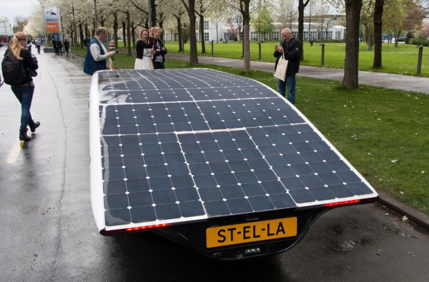 Sein Dach ist mit Solarzellen ausgelegt. Es verfügt zudem über einen Akku. (Foto: Werner Pluta/Golem.de)