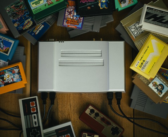 Die Analogue Nt hat zwei Modulschächte für die unterschiedlich großen Cartridges. (Bild: Analogue Interactive)