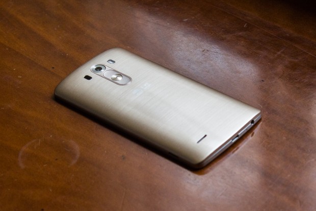 Die Rückseite des G3 ist aus Kunststoff und wechselbar. (Bild: Tobias Költzsch/Golem.de)