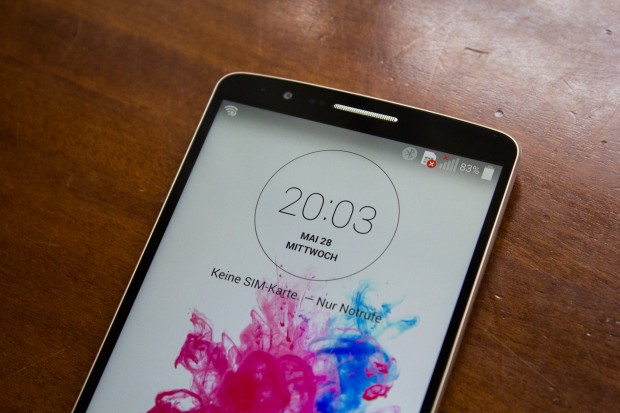 Das 5,5 Zoll große Display hat eine Auflösung von 2.560 x 1.440 Pixeln und zeigt Inhalte absolut scharf an. (Bild: Tobias Költzsch/Golem.de)