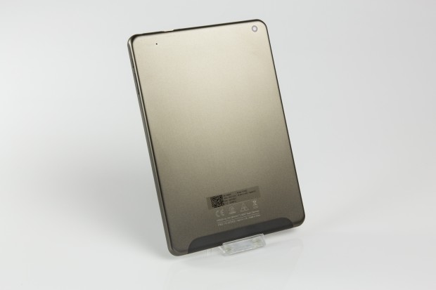 Das 8-Zoll-Tablet hat ein Gehäuse aus mattem Aluminium. (Bild: Tobias Költzsch/Golem.de)