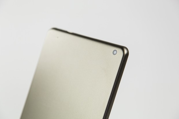 Auf der Rückseite ist eine gute 5-Megapixel-Kamera eingebaut. (Bild: Tobias Költzsch/Golem.de)