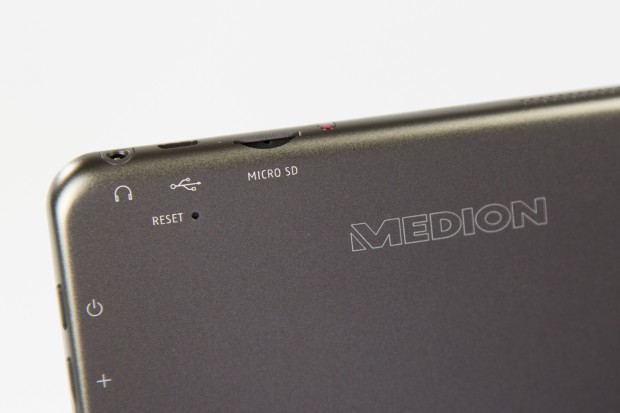 Am oberen Rand befindet sich ein Steckplatz für Micro-SD-Karten. (Bild: Tobias Költzsch/Golem.de)