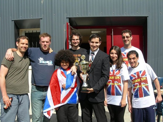 Weltmeister Sami Cetin und die Nationalmannschaft von Großbritannien (Bild: Sami Cetin)