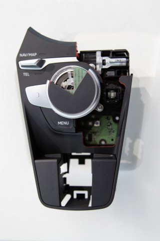 Des Rad hat oben ein Touchpad. (Bild: Audi)