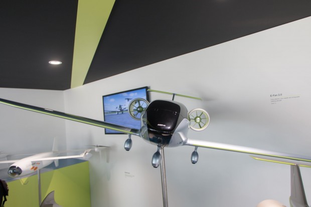 Ver&auml;ndert werden soll auch das Fahrwerk: Es werde robuster sein, sagt Airbus. (Foto: Werner Pluta/Golem.de)