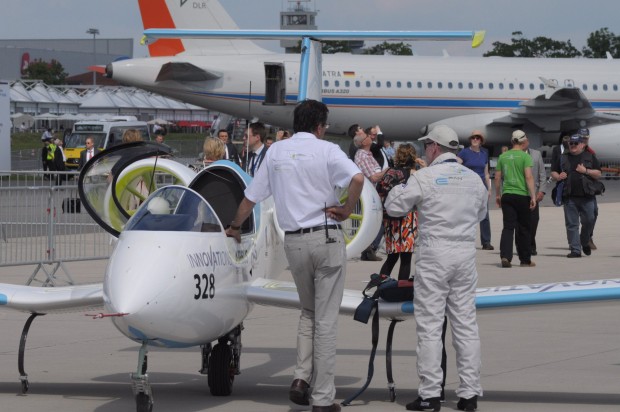 ... macht sich f&uuml;r den ersten Start des E-Fan auf der Ila bereit. (Foto: Andreas Sebayang/Golem.de)