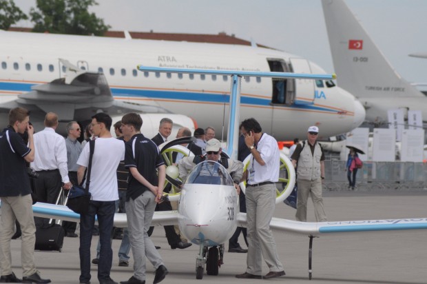 ... wackelte deutlich beim Einstieg. Die kleinen St&uuml;tzr&auml;der verhindern ein Umkippen. (Foto: Andreas Sebayang/Golem.de)