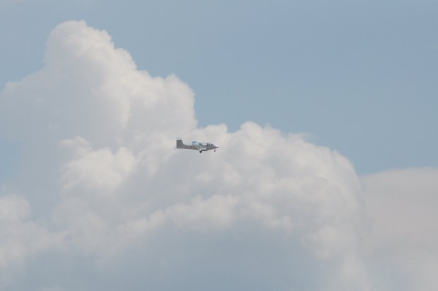 Auf gro&szlig;e Entfernungen (Brennweite 300 mm auf einem APS-C-Sensor)... (Foto: Andreas Sebayang/Golem.de)