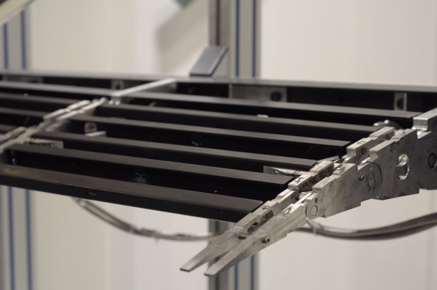 ... und einer Mechanik, die Silikonhaut in die richtige Form bringt. (Foto: Andreas Sebayang/Golem.de)