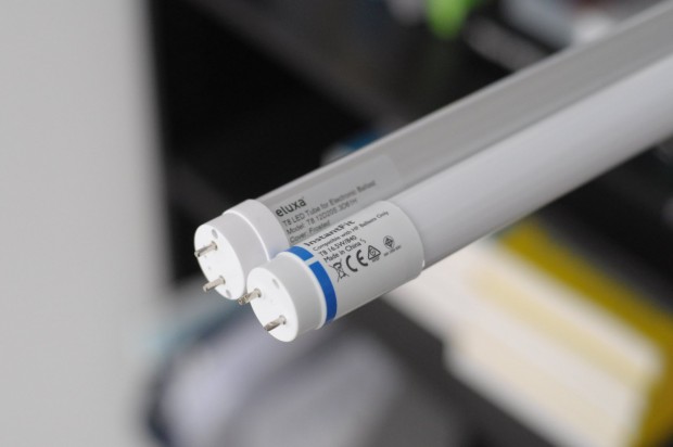 Von Philips und Eluxa gibt es bereits EVG-Röhren. (Foto: Andreas Sebayang/Golem.de)