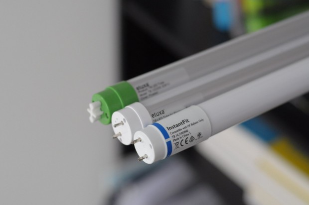 Wer Schaden abwenden will und KVG/VVG-kompatible LED-Röhren von den neuen EVG-Modellen unterscheiden will, muss auf den Aufdruck schauen. (Foto: Andreas Sebayang/Golem.de)