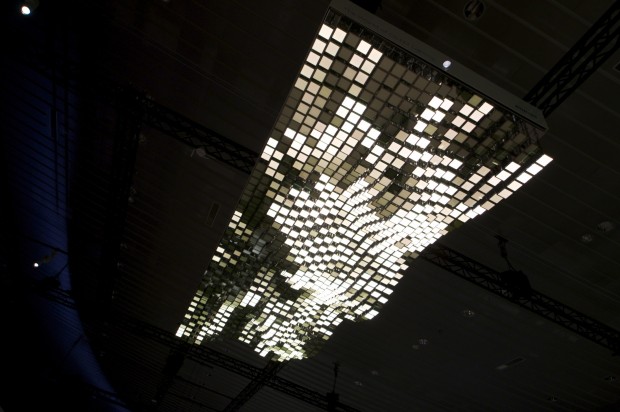 Vier solcher OLED-Panel kosten in einer Leuchte rund 1.000 Euro. (Foto: Andreas Sebayang/Golem.de)