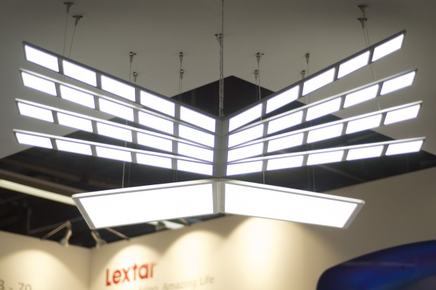 Sieht wie OLED aus, ist aber eine kunstvolle LED-Leuchte. (Foto: Andreas Sebayang/Golem.de)