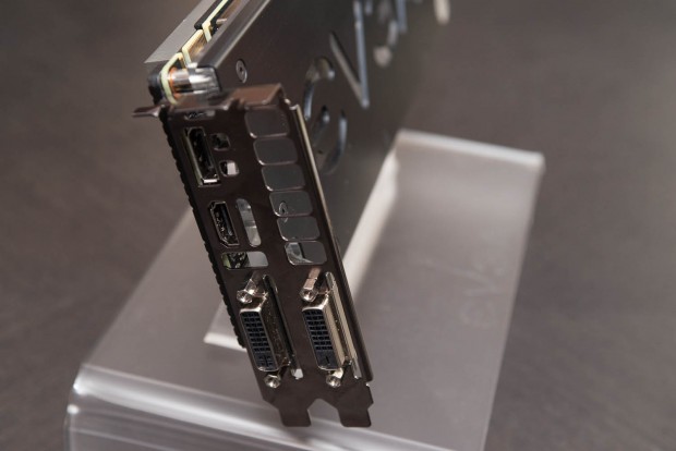 Titan-Z von EVGA mit Luft- oder Wasserkühlung. (Fotos: Fabian Hamacher/Golem.de)