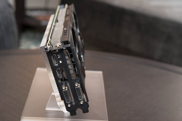 Titan-Z von EVGA mit Luft- oder Wasserkühlung. (Fotos: Fabian Hamacher/Golem.de)