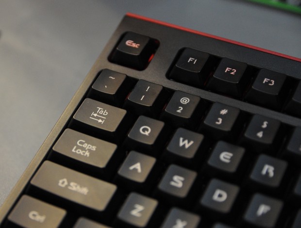 Die Tasten sitzen trotz großem Hub recht tief. (Fotos: Nico Ernst)