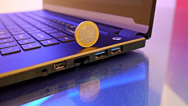 AMDs Referenznotebook ist trotz 15,6 Zoll vergleichsweise dünn. (Bild: Marc Sauter/Golem.de)