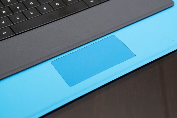 An Touchpad und Maustastenersatz hat Microsoft anscheinend nicht gearbeitet.  (Bild: Fabian Hamacher/Golem.de)