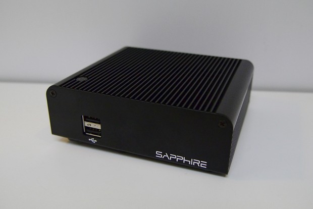 Der Sapphire-Mini-PC vorn vorne ... (Bild: Marc Sauter/Golem.de)