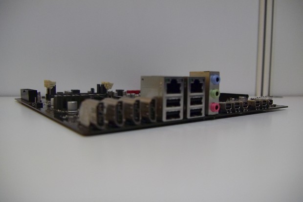 ... sechs Displayports. (Bild: Marc Sauter/Golem.de)