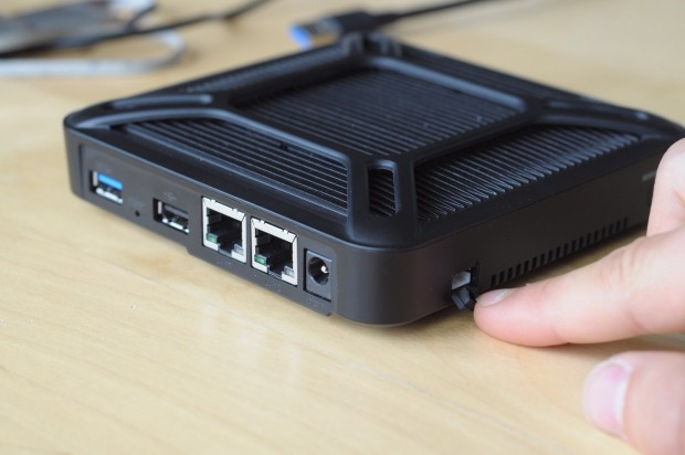 Unter anderem für PoE-Kameras ist dieser Stromausgang vorgesehen. Die Kameras können dann auf eine PoE-Speisung verzichten. (Foto: Andreas Sebayang/Golem.de)