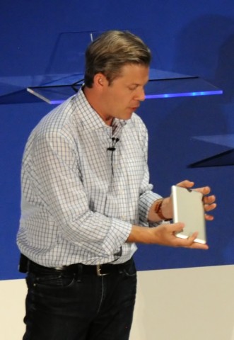 Toshibas 7-Zöller wirkt recht dick. (Fotos: Nico Ernst)