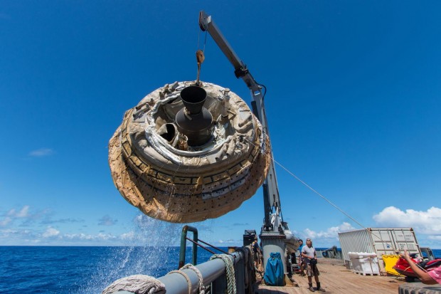 Nach dem Test: Der LDSD wird geborgen. (Bild: Nasa/ Caltech)