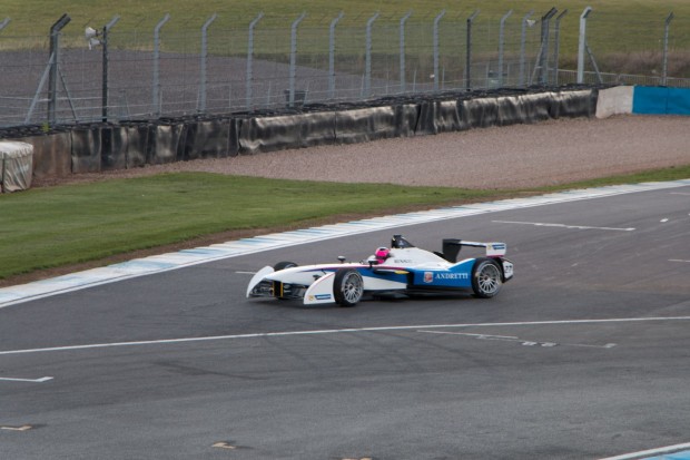 &Uuml;ber das Limit hinaus: Franck Montagny im Andretti Racing nahm die Auslaufzone von Goddards zu Hilfe. (Foto: Werner Pluta/Golem.de)