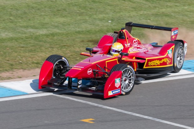 Nelson Piquet junior konnte am Ausgang der Kurve sein Auto gerade noch abfangen. (Foto: Werner Pluta/Golem.de)